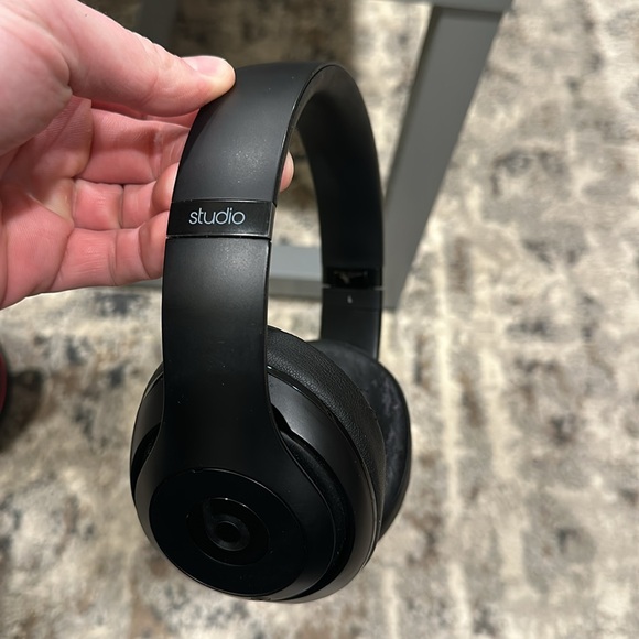 Beats Studio Wireless - Black - Picture 3 of 6